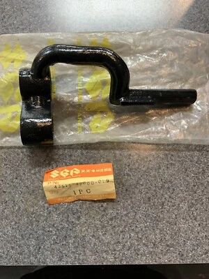 Barra reposapiés delantera derecha genuina Suzuki GS550 GS550E GS 550 43511-47000 NUEVO DE STOCK Foto 1 de 2