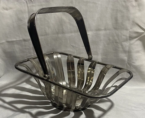 VTG Metal Silver Plate Bread Basket With Handle Silver Tone Sunflower Design Cover