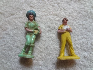 2 Bergen Toy & Novelty Co (BETON) Hartplastik, Bauer 3" groß, Mann mit Kaninchen - Bild 1 von 3