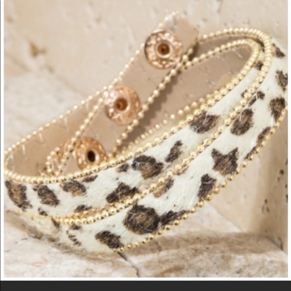 IVORY FAUX FUR WRAP 手镯 全新 — 第 1/1 张图片