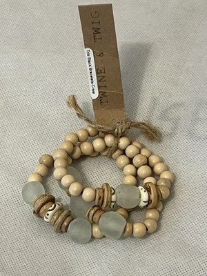 Juego de pulseras elásticas Twine & Twig Trio Stack - crema + cuentas de madera de niebla  Foto 1 de 4