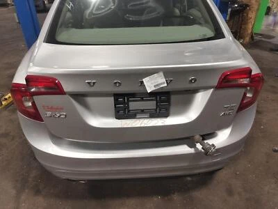 Used Deck Lid fits: 2015 Volvo Volvo s60 w/o spoiler w/rear view camera keyless Foto 1 de 4