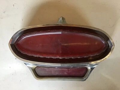 Oldsmobile Super 88 1959 luz trasera Foto 1 de 4