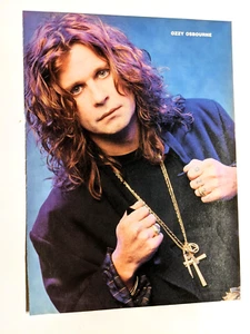 OZZY OSBOURNE / BLACK SABBATH / REVISTA PÁGINA COMPLETA PINUP PÓSTER RECORTE - Imagen 1 de 1
