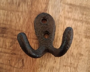 Kleiner doppelter Wandhaken Gusseisen Kleiderhaken Handtuchhaken Antiklook - Bild 1 von 2