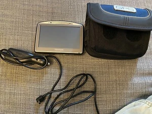 TomTom Go 720 4.3” Widescreen Touch Bluetooth GPS Bundle Free Shipping - Picture 1 of 4