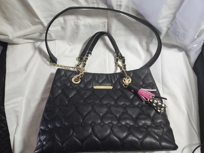 Bolso de Mano Betsey Johnson Negro Acolchado Corazones Hinchados Foto 1 de 3
