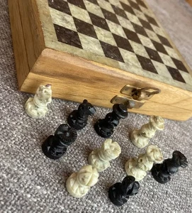 Vintage Wooden Case Travel CHESS SET Complete Black Cream Movers Marble Top 6.5” - Picture 1 of 12