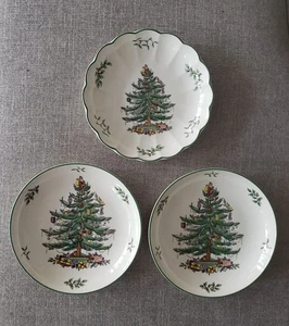 3 Set Spode Christmas Tree  2 Pasta Coupe Shape 1 Scalloped Serving Bowl Napkins - Picture 1 of 3