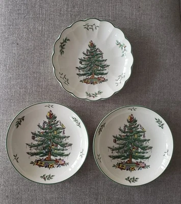 3 Set Spode Christmas Tree  2 Pasta Coupe Shape 1 Scalloped Serving Bowl Napkins - Image 1 of 3