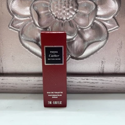 CARTIER “PASHA DE CARTIER: EDITION NOIRE” HOMBRE: EAU DE TOILETTE MUESTRA 2 ml Foto 1 de 3