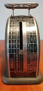 Alte Briefwaage Stamprite. H 17 cm, B 10 cm, T 16 cm, 690 gr. - Afbeelding 1 van 4