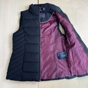 Tommy Hilfiger Women's Black Puffer Vest S Pristine Condition Wine Interior - Picture 1 of 8