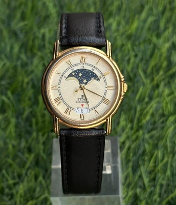 Reloj de pulsera Titan Classique fase lunar 668YAA cuarzo esfera crema para hombre Foto 1 de 4