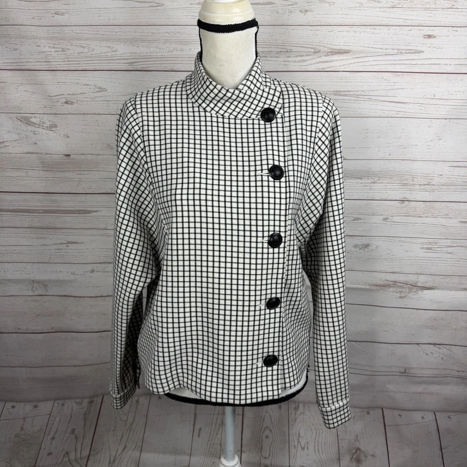 Chaqueta Ventana CAbi #3173 Osaka Nights Talla Mediana Blanca Negra Botones con Cresta Foto 1 de 4