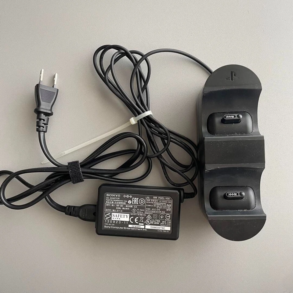 Dock di ricarica Sony DUALSHOCK4 CUH-ZDC1 usato - Stazione controller PS4 uff... - Immagine 1 di 1