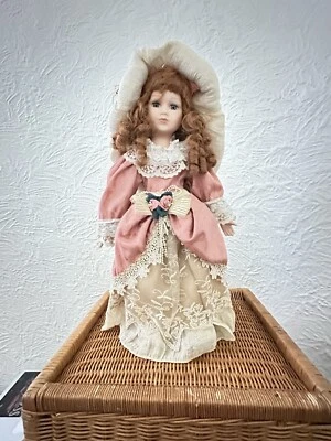 Muñeca de moda vintage de 15" en vestido rosa!! (¡¡Cabello rizado rojo!!) Foto 1 de 4