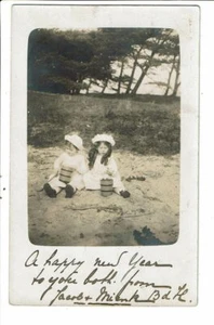 CPA Carte Postale-Pays Bas Photographie de deux enfants jouant dans le sable   - - Picture 1 of 2