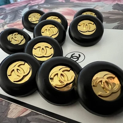 Gold Black Set of 8 Buttons Stamped Ø 18mm Chanel Replacement Buttons Buttons CC - Image 1 of 4