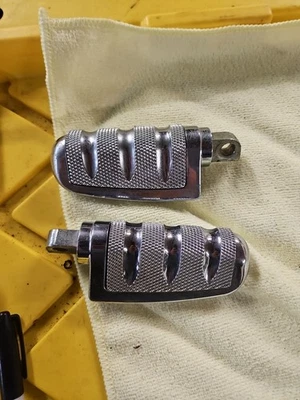 2006 Harley Vrod Dyna Screamin Eagle Cvo Footpegs - Image 1 of 4