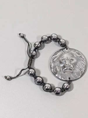 波西米亚节日灰色赤铁矿石雕刻狮子珠可调节手链 — 第 1/4 张图片