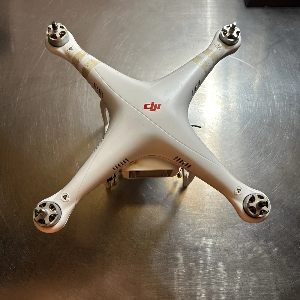 DJI Phantom 2 PZ331 drone For Parts - Image 1 of 4