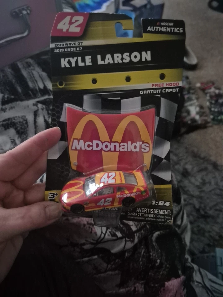 Kyle Larson #42 McDonalds Nascar Authentics 2019 Wave 7 Diecast NUEVO Foto 1 de 2