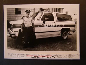 Hochglanz Pressefoto 1989 Sargent Allen W Bertulli in Milford P.D. #2 - Bild 1 von 1