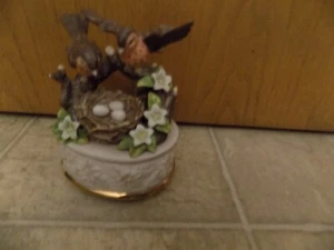 Vintage Sparrow figurine Plays "Amazing Grace" - Picture 1 of 3
