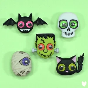 Dress It Up Buttons Jeepers Peepers 9487 - Halloween Witches Pumpkins Black - Picture 1 of 3