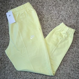 Nike Sweatpants Life Lime Sportswear Club Fleece Joggers Mens Large BV2737-410 - Picture 1 of 9