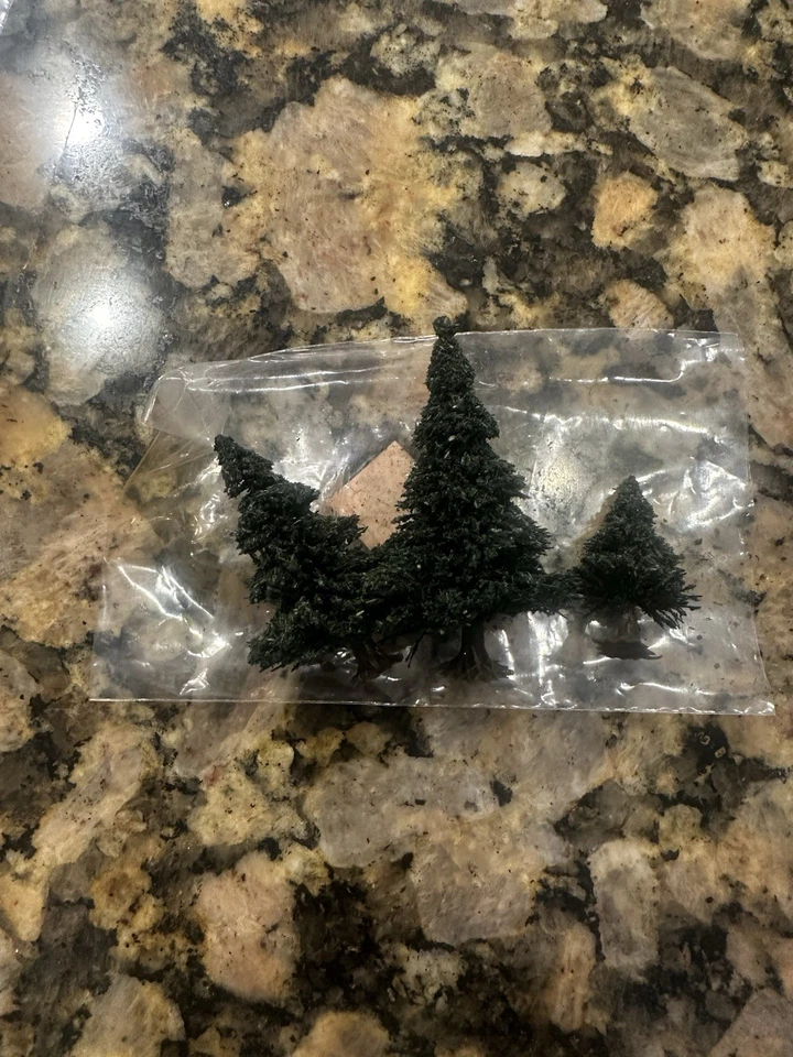 Basic Scenery Trees for train layout N/Z - Roughly 3/pack and 17 packs Total - Image 1 of 4