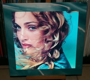 MADONNA RAY OF LIGHT HOLOGRAPHIC 3D SLEEVE CELEBRATION TOUR FROZEN - Picture 1 of 5