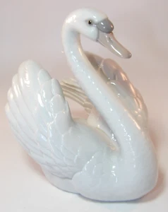 Lladro 7" Figurine 5231 Swan With Wings Spread c1990s Excellent - Picture 1 of 8