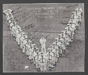 1942 ST LOUIS BROWNS  UNSIGNED  4-3/4 x 4  TEAM PHOTO From Magazine - Picture 1 of 1