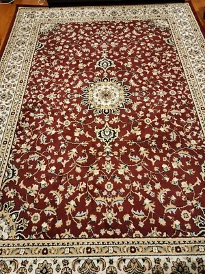 Alfombra de salón Beverly Hills 8x10 roja, dorada, negra con patrones tipo medallón Foto 1 de 4