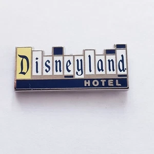 Disney Parks Disneyland Hotel Schild Tiny Kingdom 2. Edition Serie 4 Pin - Bild 1 von 2