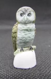 Fève Série Chouette Hibou owl Sur une branche Mat #G31.1 - Bild 1 von 3