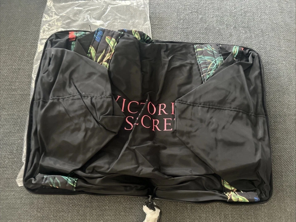 Victoria's Secret VS Black Floral Weekend GETAWAY GYM BAG TOTE ZIP TOP  NWT - Image 1 of 4