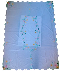 Appliqué White Tablecloth Scalloped Edges Pastel Tulips Cutout Detail - Picture 1 of 17