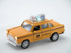 Taxi amarillo con *luz y sonido brillantes* coche de metal fundido a presión de la ciudad de Nueva York - Imagen 1 de 2