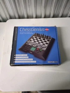 Millennium Chess Genius PRO Digitales Elektronisches Schachspiel Schwarz & Silber Chrom - Bild 1 von 4
