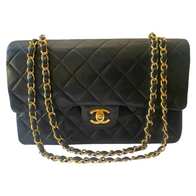 Bolso de Mano Chanel Vintage Negro Piel de Cordero Mediano Clásico con Solapa 24K GHW EXCELENTE Foto 1 de 4