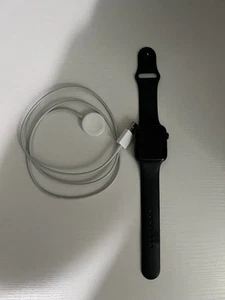 Apple Watch SE 44mm Black Case Black Sport Band - Photo 1 sur 2