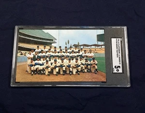 1962-65 Plastichrome Dodgers SGC 5 Team Photo Post Card Los Angeles P49780 - Picture 1 of 3