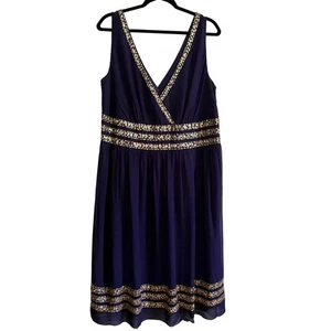 MAGGY LONDON | Vestido de cóctel corpiño con sobrepelliz de seda púrpura profundo | 16W - Imagen 1 de 5