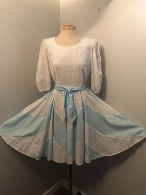 Vestido de Baile Cuadrado Hecho a Mano Falda Circular Rockabilly Blanco Ojales y Azul XS/S Foto 1 de 4
