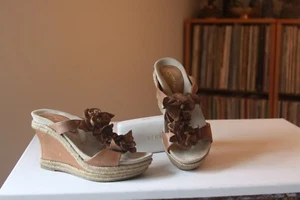 Earthies Bellini Brown Leather Floral T Strap Wedge Platform Sandals Size 5.5 B - Picture 1 of 11
