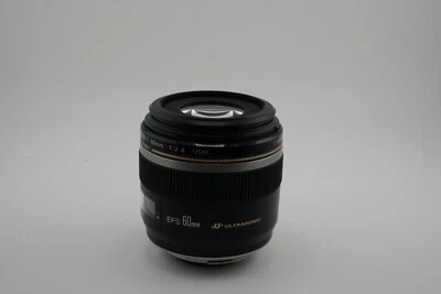 Lente macro Canon USM APS-C EF-S60 mm F/2,8 COMO NUEVO Foto 1 de 4