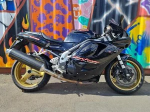 Triumph T595 Daytona 1997 - Picture 1 of 15